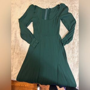 Reformation size 4 green midi dress. LS